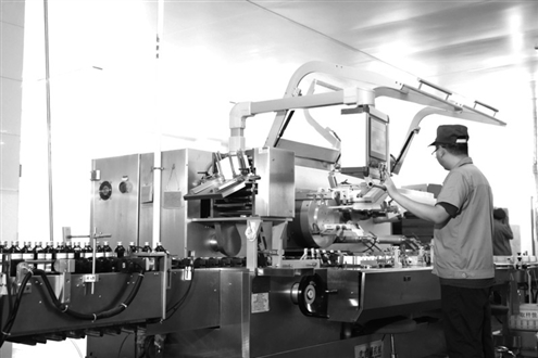 汉方制药旗下复方黄柏液涂剂生产线(资料图)